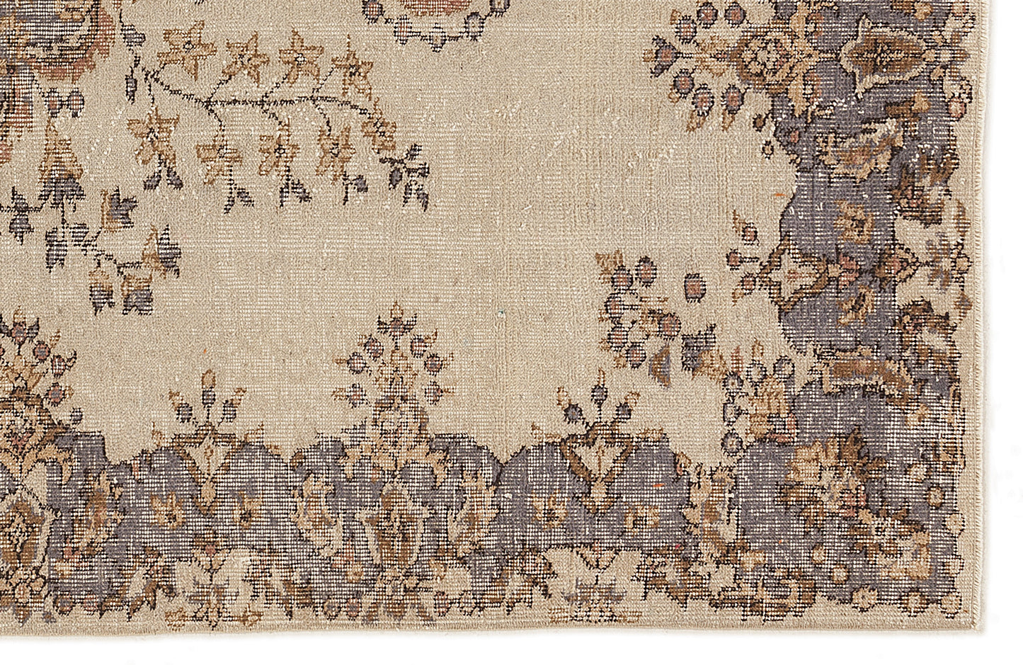 Hahata - Vintage Medallion Rug - 5'10 X 8'8