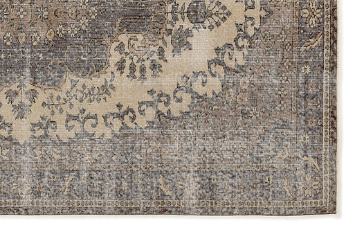 Load image 1 in gallery view. Praduda - Vintage Medallion Rug - 5'5 X 8'10