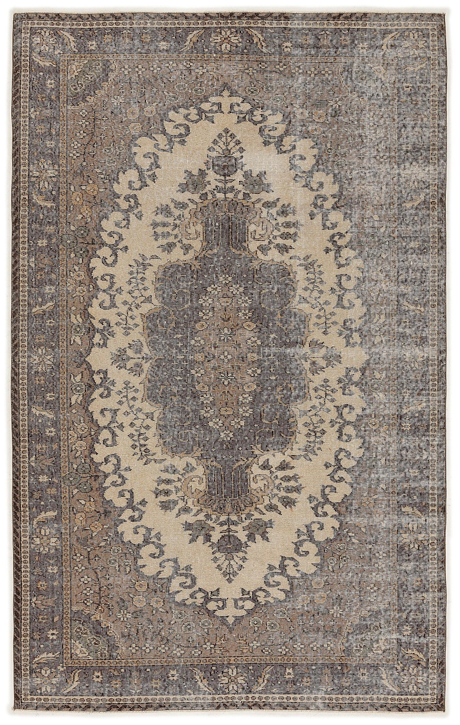Praduda - Vintage Medallion Rug - 5'5 X 8'10