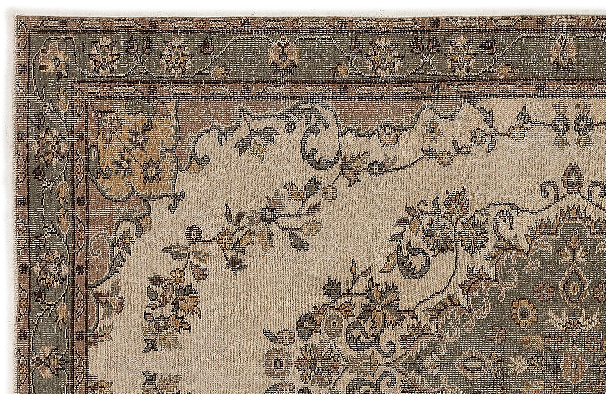 Trituis - Vintage Medallion Rug - 5'8 X 8'11