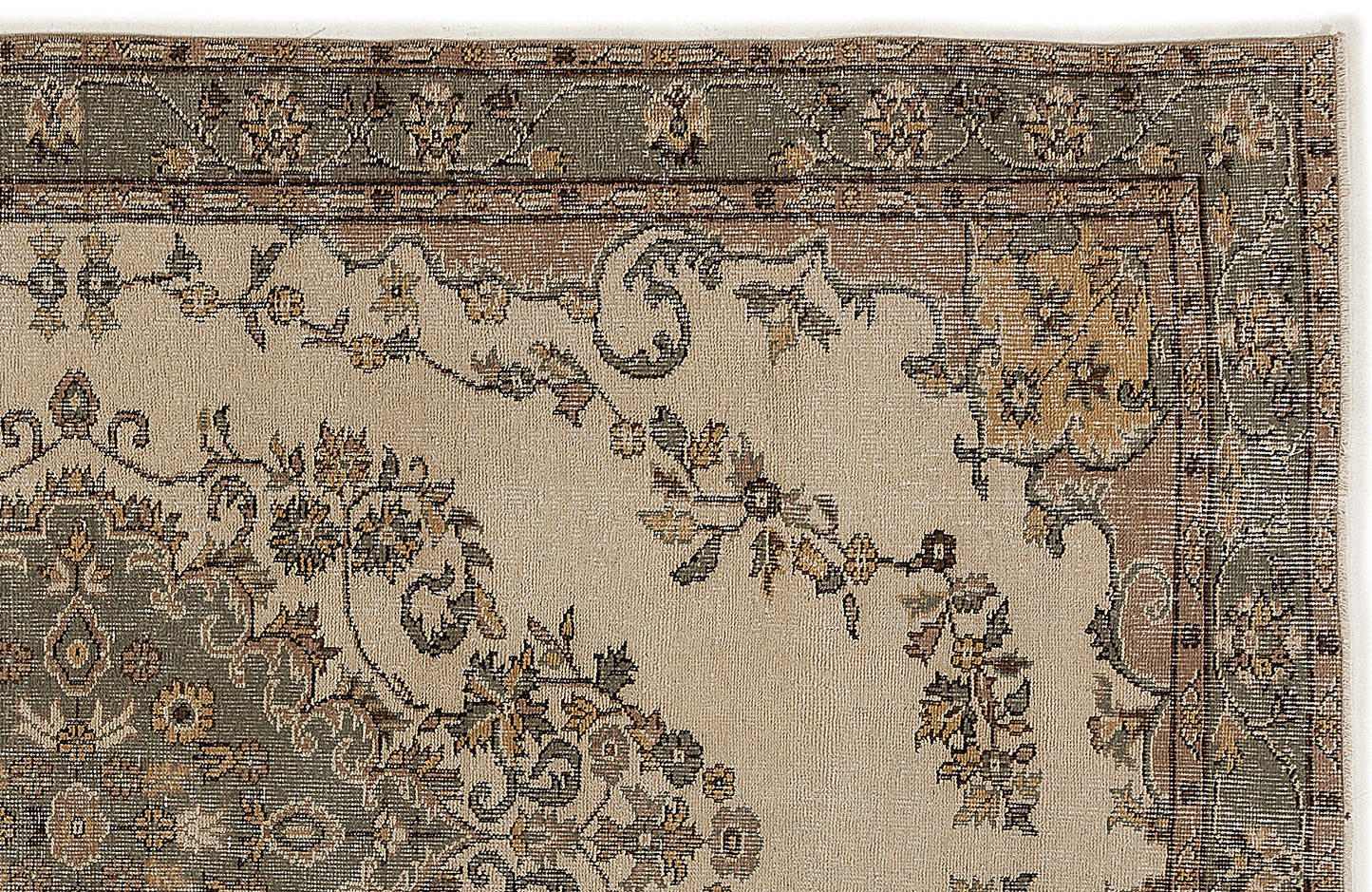 Trituis - Vintage Medallion Rug - 5'8 X 8'11