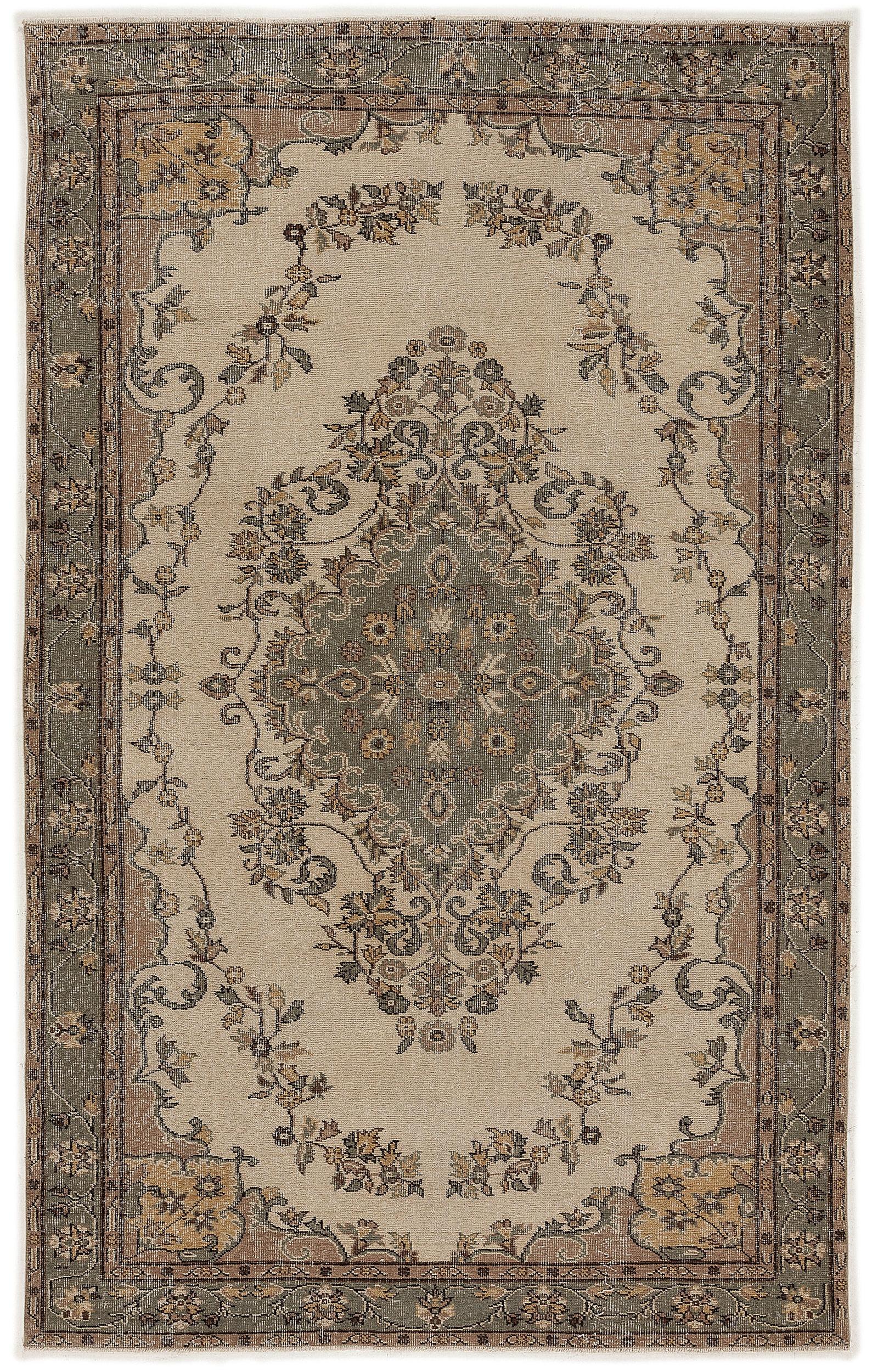 Trituis - Vintage Medallion Rug - 5'8 X 8'11
