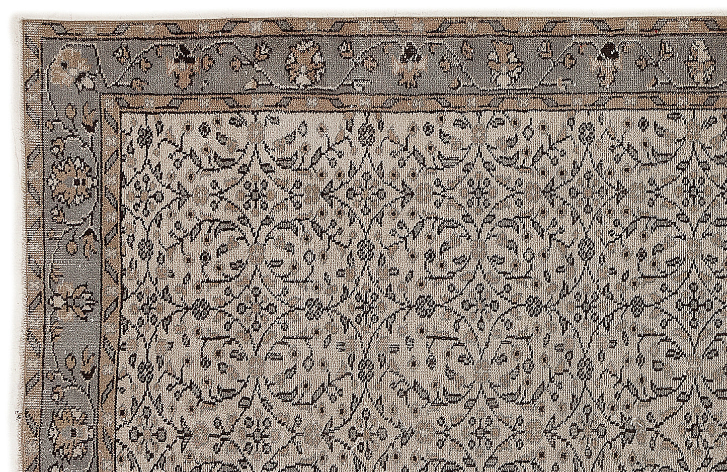 Cunius - Vintage Floral Rug - 5'8 X 10'0