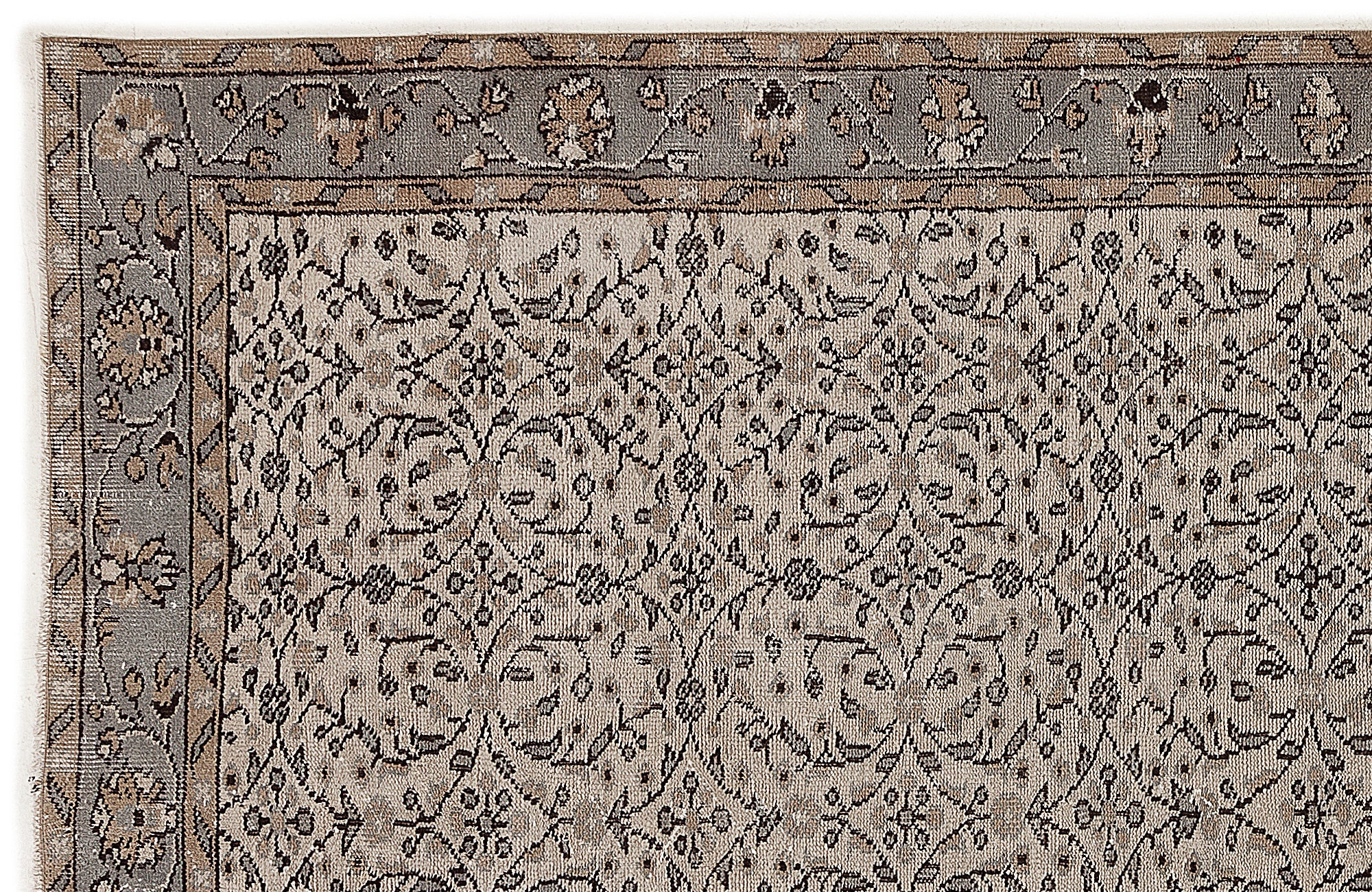 Cunius - Vintage Floral Rug - 5'8 X 10'0