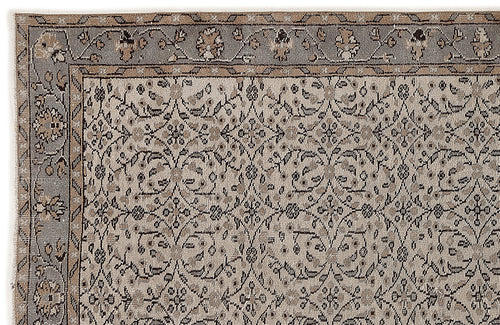 Bild 1 in Galerieansicht laden. Cunius - Vintage Floral Rug - 5'8 X 10'0