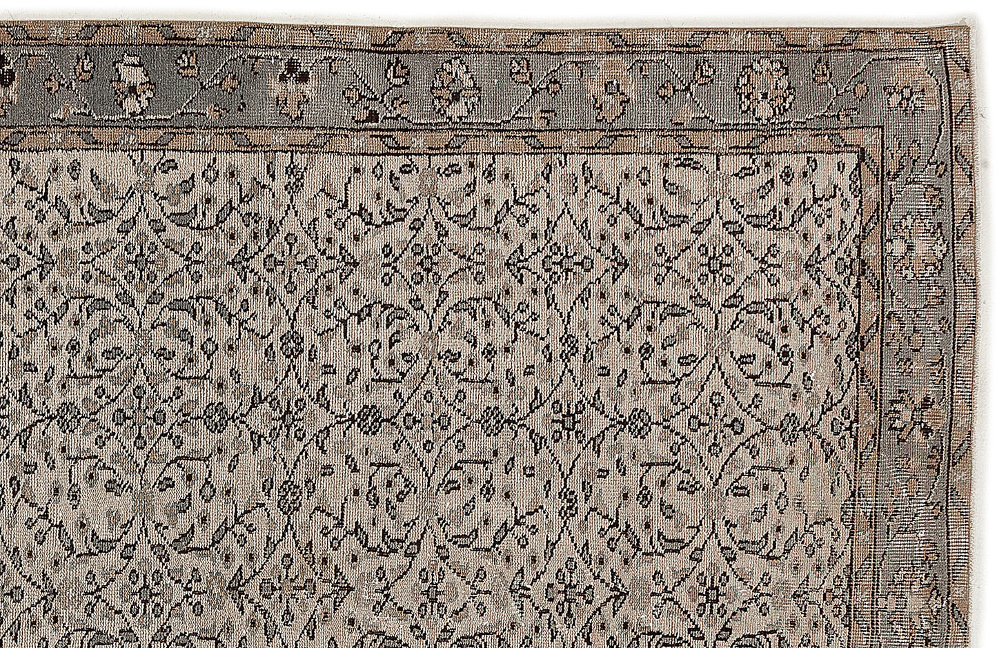Cunius - Vintage Floral Rug - 5'8 X 10'0