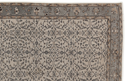 Bild 1 in Galerieansicht laden. Cunius - Vintage Floral Rug - 5'8 X 10'0