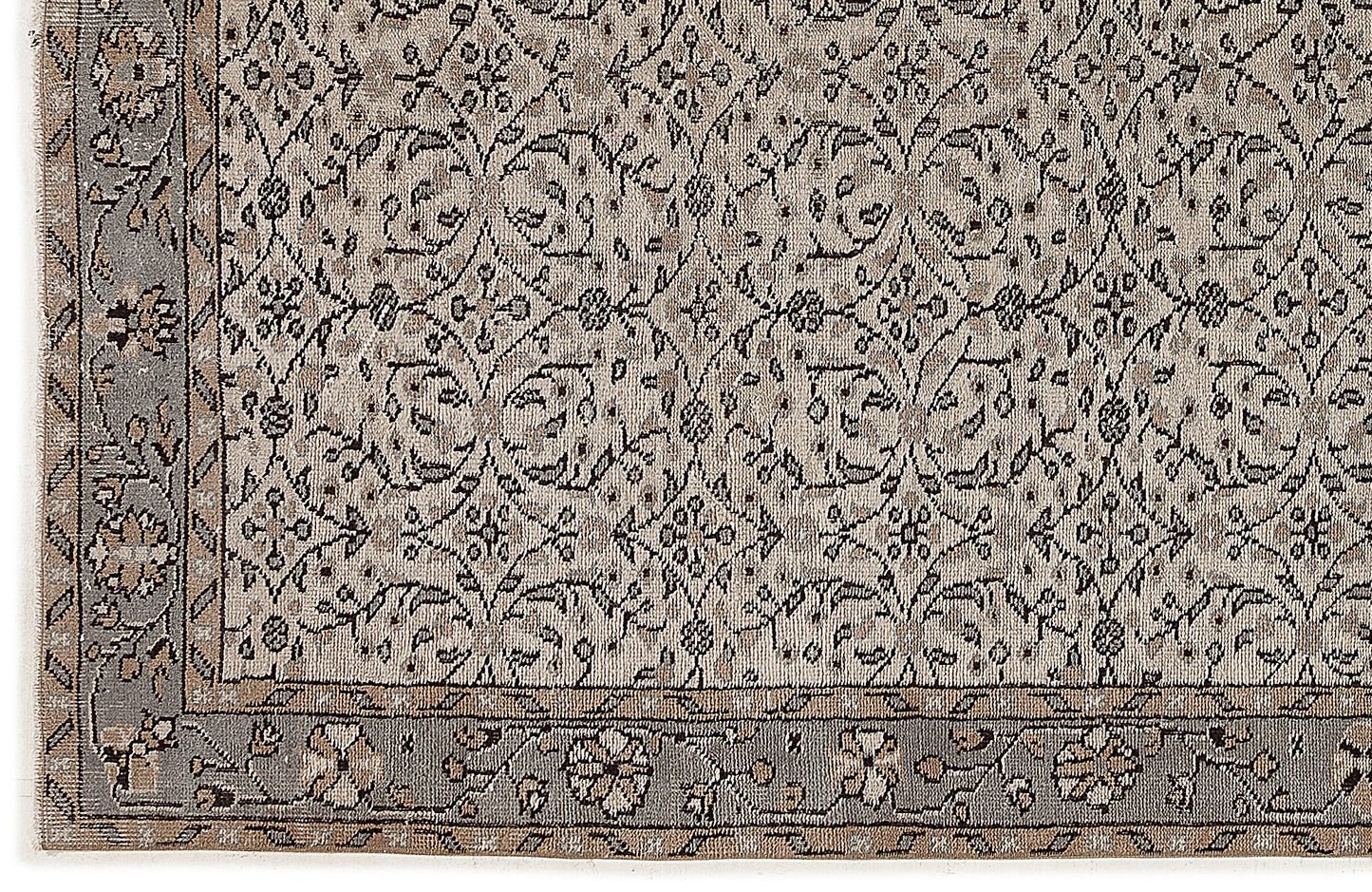 Cunius - Vintage Floral Rug - 5'8 X 10'0