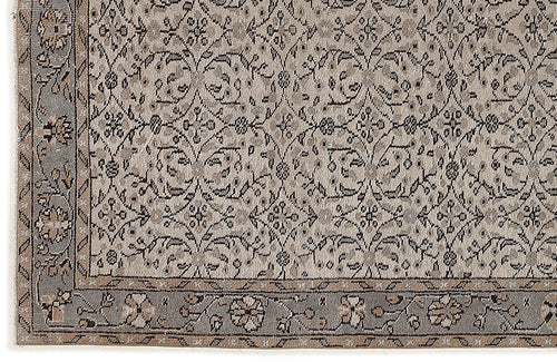 Bild 1 in Galerieansicht laden. Cunius - Vintage Floral Rug - 5'8 X 10'0