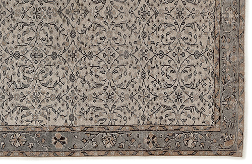 Bild 1 in Galerieansicht laden. Cunius - Vintage Floral Rug - 5'8 X 10'0