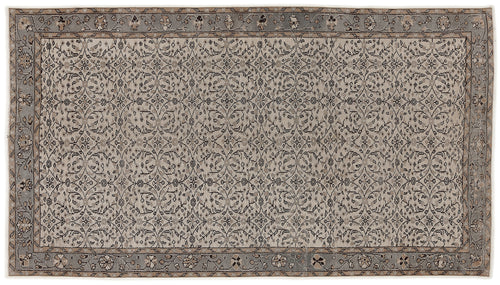 Bild 1 in Galerieansicht laden. Cunius - Vintage Floral Rug - 5'8 X 10'0