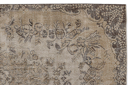 Load image 1 in gallery view. Gleas - Vintage Medallion Rug - 5'5 X 9'3