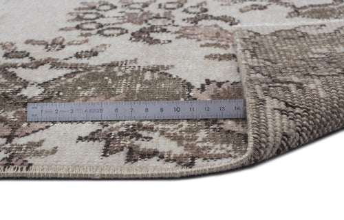 Load image 1 in gallery view. Fraon - Vintage Medallion Rug - 5'9 X 9'5