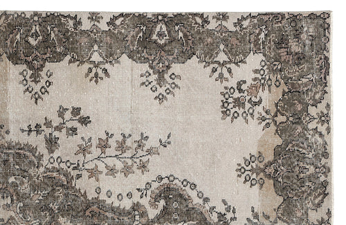 Load image 1 in gallery view. Fraon - Vintage Medallion Rug - 5'9 X 9'5