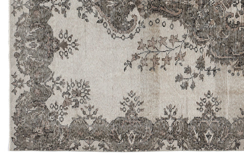 Load image 1 in gallery view. Fraon - Vintage Medallion Rug - 5'9 X 9'5