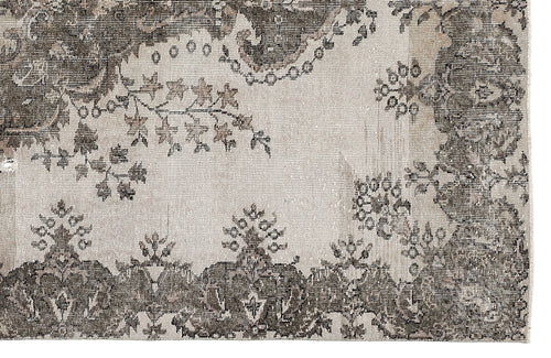 Load image 1 in gallery view. Fraon - Vintage Medallion Rug - 5'9 X 9'5