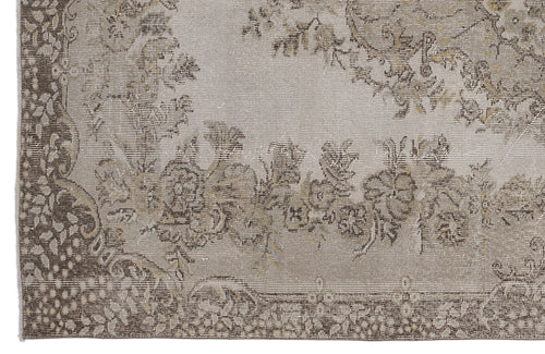 Load image 1 in gallery view. Treex - Vintage Medallion Rug - 5'9 X 9'1