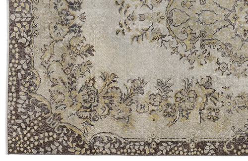 Load image 1 in gallery view. Domaex - Vintage Medallion Rug - 5'5 X 9'5