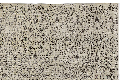 Load image 1 in gallery view. Likuil - Vintage Floral Rug - 5'5 X 8'11
