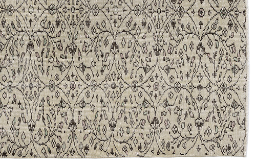 Load image 1 in gallery view. Likuil - Vintage Floral Rug - 5'5 X 8'11