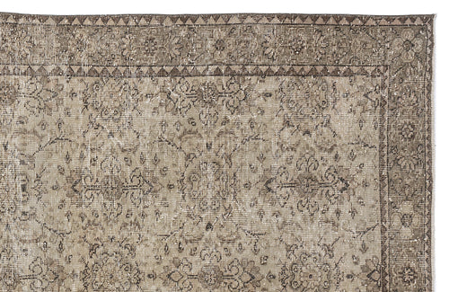Load image 1 in gallery view. Sigema - Vintage Floral Rug - 5'7 X 9'5