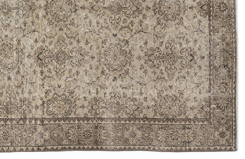 Load image 1 in gallery view. Sigema - Vintage Floral Rug - 5'7 X 9'5