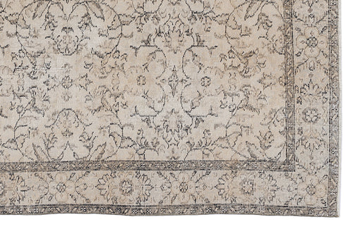 Load image 1 in gallery view. Trova - Vintage Floral Rug - 5'10 X 9'4