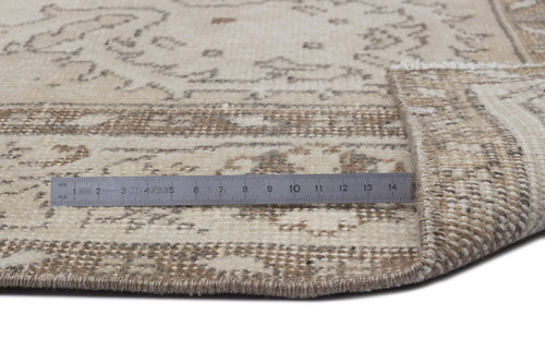 Load image 1 in gallery view. Clais - Vintage Medallion Rug - 5'6 X 9'1