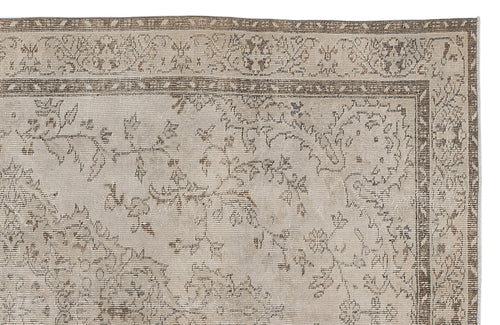 Load image 1 in gallery view. Clais - Vintage Medallion Rug - 5'6 X 9'1