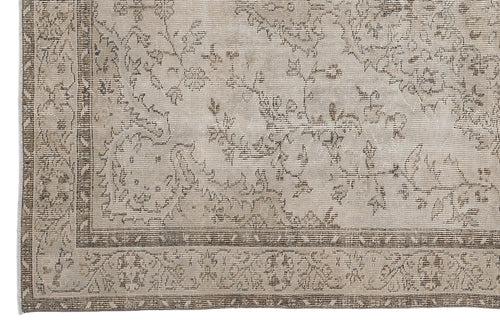 Load image 1 in gallery view. Clais - Vintage Medallion Rug - 5'6 X 9'1