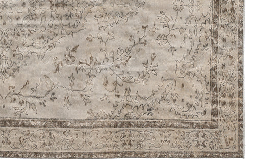 Load image 1 in gallery view. Clais - Vintage Medallion Rug - 5'6 X 9'1