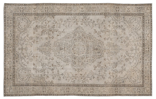 Load image 1 in gallery view. Clais - Vintage Medallion Rug - 5'6 X 9'1