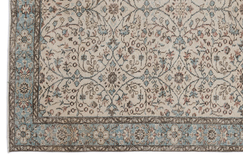 Bild 1 in Galerieansicht laden. Hipais - Vintage Floral Rug - 5'5 X 8'8
