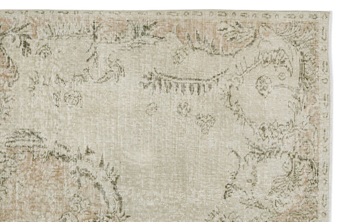 Load image 1 in gallery view. Graex - Vintage Medallion Rug - 5'6 X 9'9