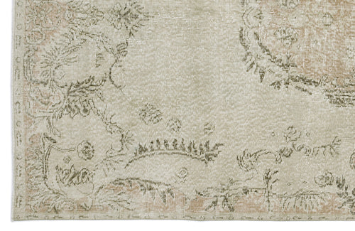 Load image 1 in gallery view. Graex - Vintage Medallion Rug - 5'6 X 9'9