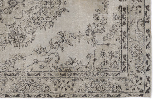 Load image 1 in gallery view. Velela - Vintage Medallion Rug - 5'9 X 9'2