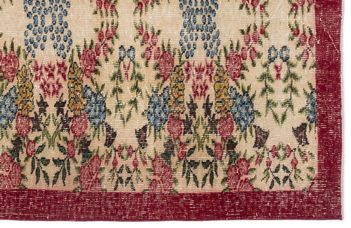 Bild 1 in Galerieansicht laden. Brafaa - Vintage Floral Rug - 5'2 X 8'9