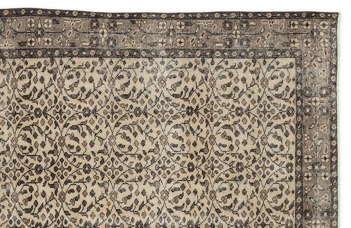 Load image 1 in gallery view. Thaetaex - Vintage Floral Rug - 5'7 X 9'5