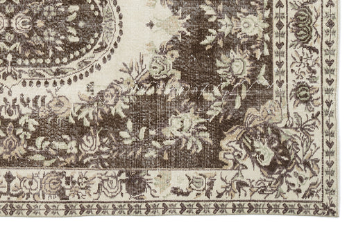 Load image 1 in gallery view. Muraor - Vintage Medallion Rug - 5'3 X 8'11