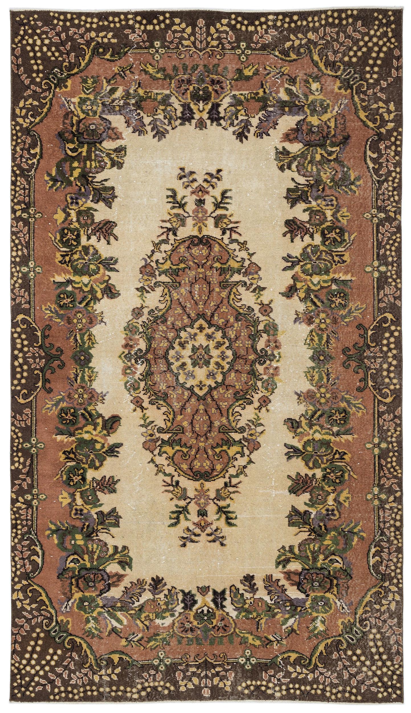 Makara - Vintage Medallion Rug - 5'9 X 10'1