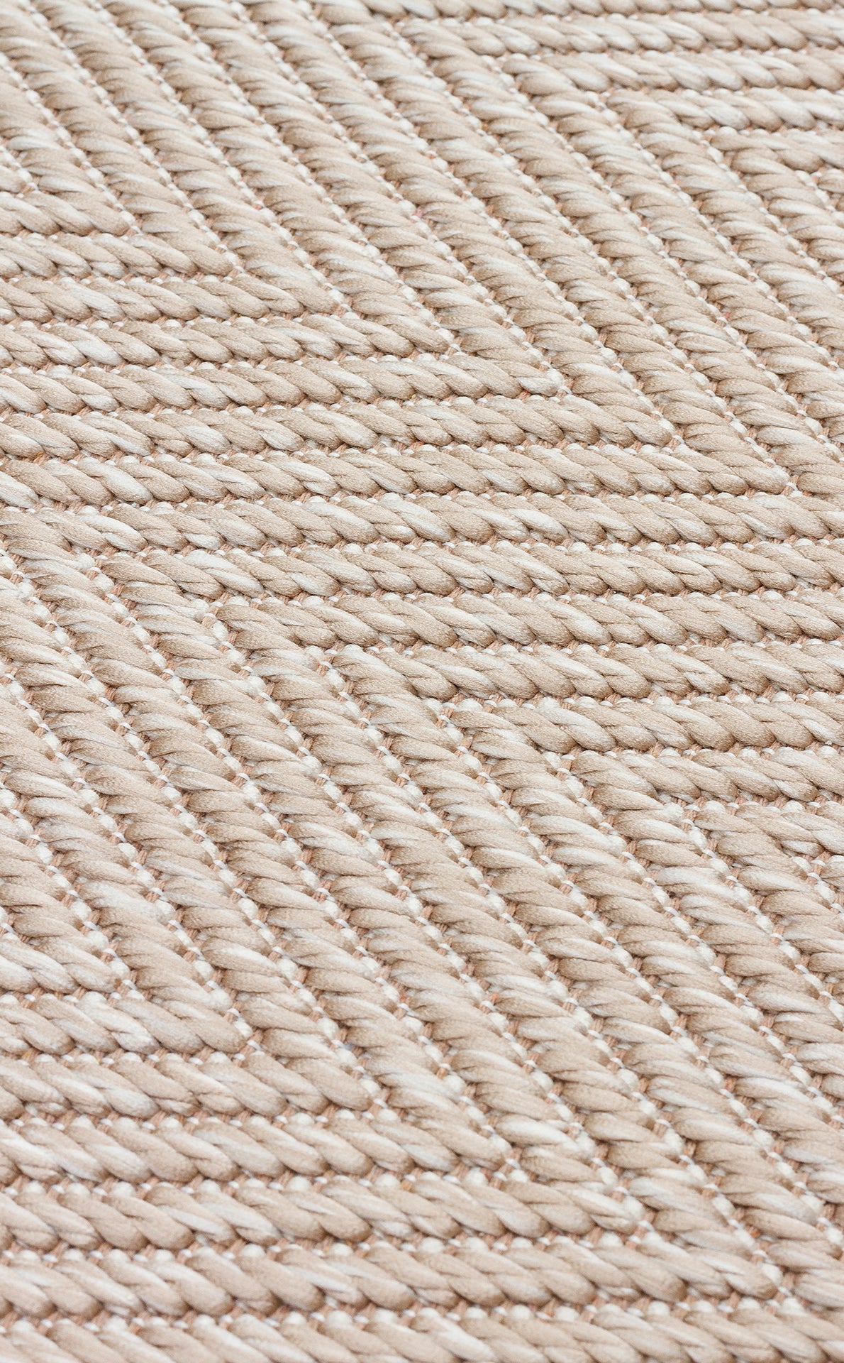 Close-up of Sand Drift - Kilim - MNO02 rug, featuring a soft yet sturdy diagonal pattern in thick, braided natural fibers. Light and darker strands alternate to form a striking geometric design.